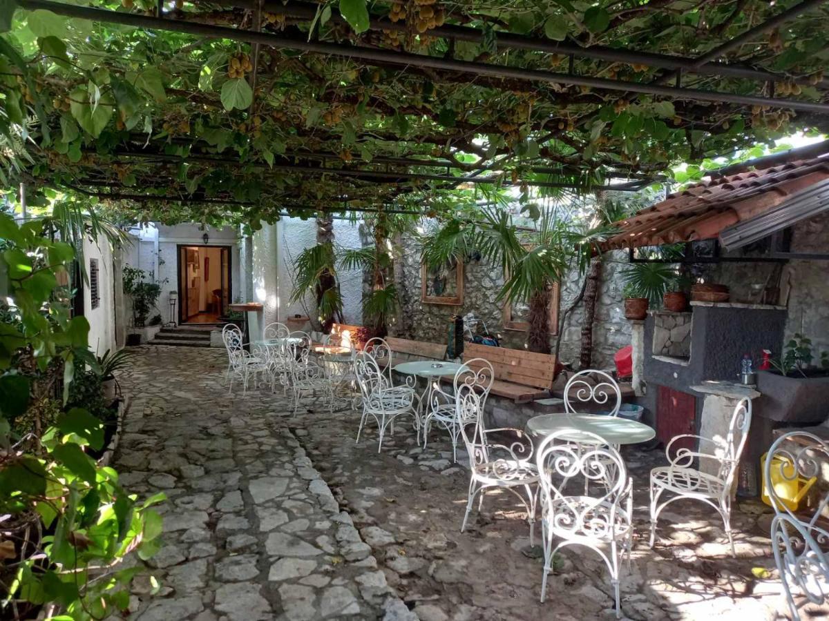 Heart Of Old Town Guesthouse Подгорица Экстерьер фото